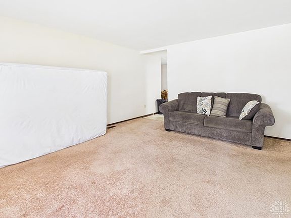 3rd image of 316 Victoria Dr
