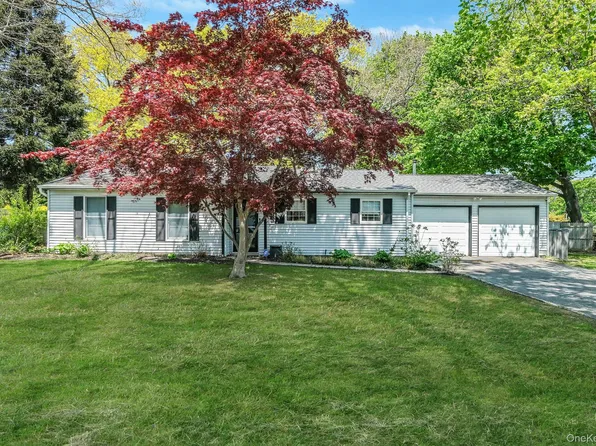 5 Oakwood Avenue, Port Jefferson Station, NY 11776