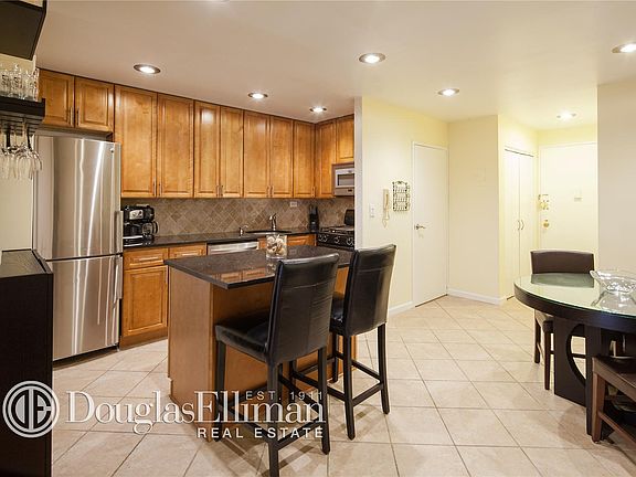 5th image of 225 E 86th St APT 202