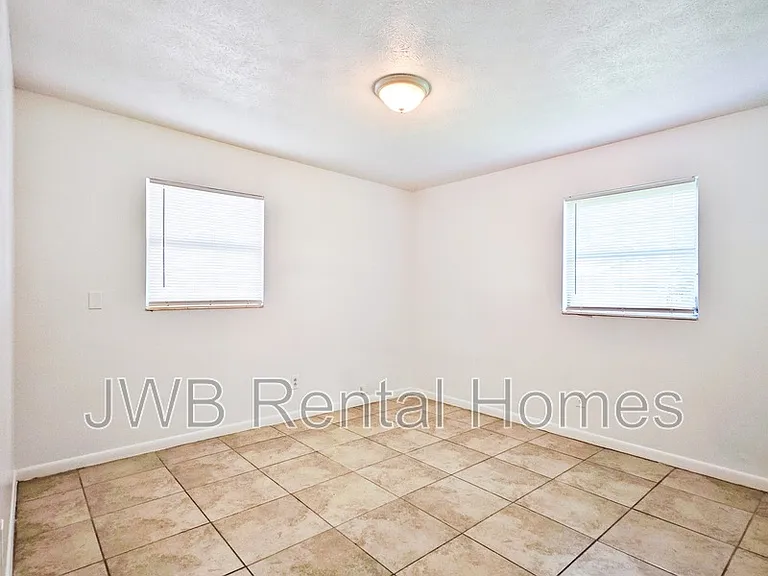 3038 Broadway Ave — Photo 8