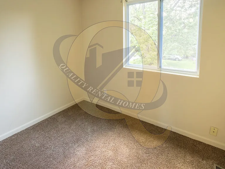 2145 E McLean Ave — Photo 17
