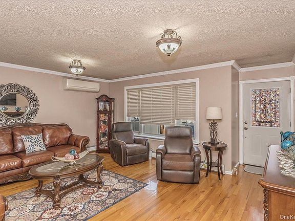 3rd image of 10752 Remington Street