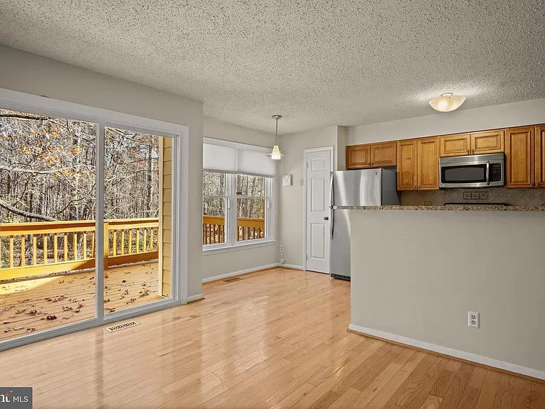 1602 Oak Spring Way — Photo 7