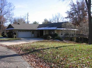 36 Indian Trail Rd, Macomb, IL 61455