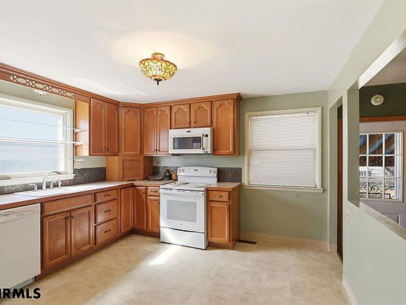 4th image of 1326 Avenue L