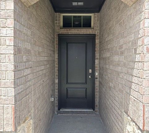 3rd image of 217 Greenshade Ln