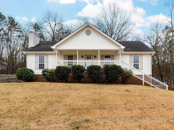 1404 Autumn Breeze Ln, Soddy Daisy, TN 37379
