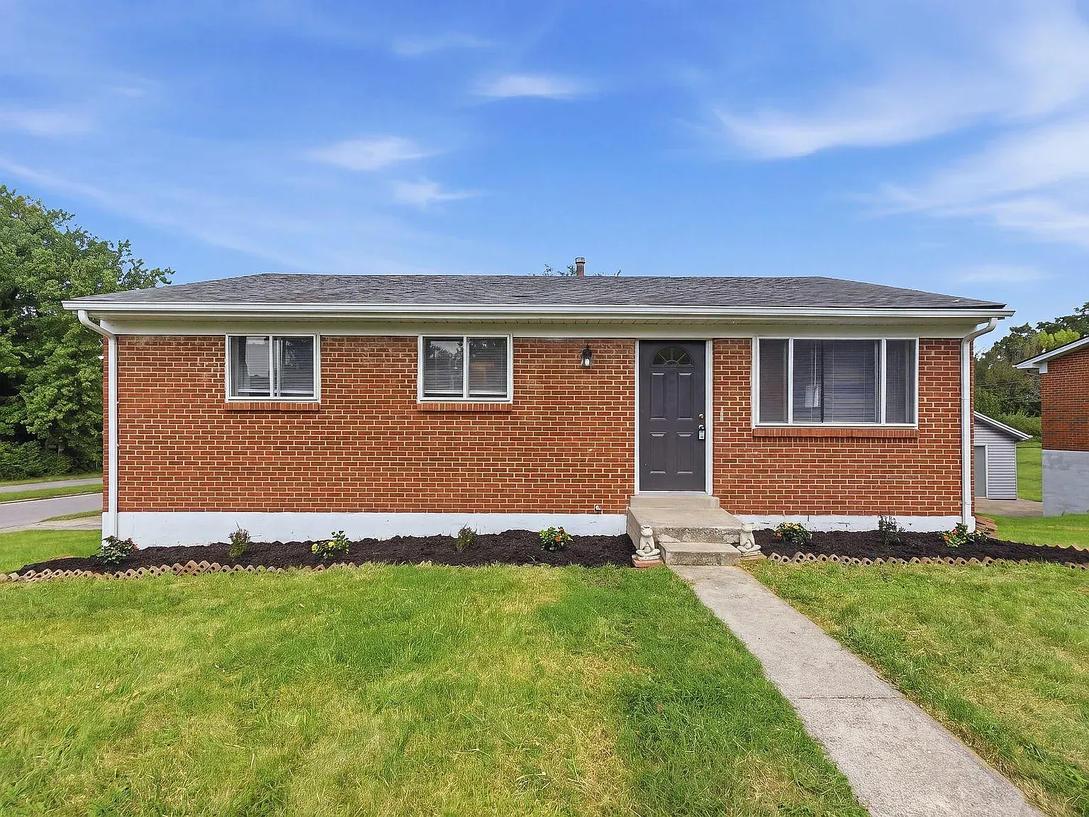 3 bed, 1838 sqft, $1,900 — Photo 1