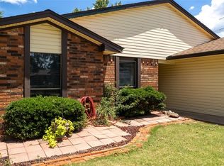 702 Fieldcrest Dr, Duncan, OK 73533