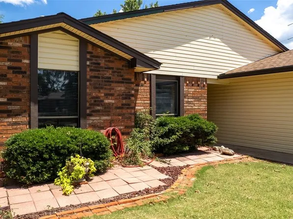 702 Fieldcrest Dr, Duncan, OK 73533