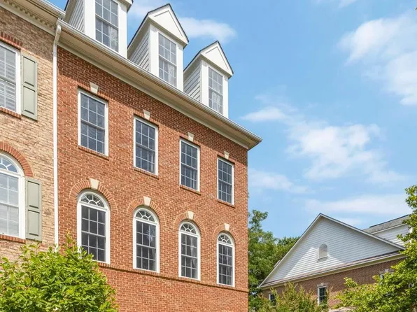 3521 Goddard Way, Alexandria, VA 22304