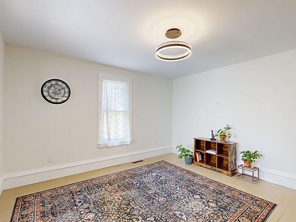 4th image of 385 Wessington St S