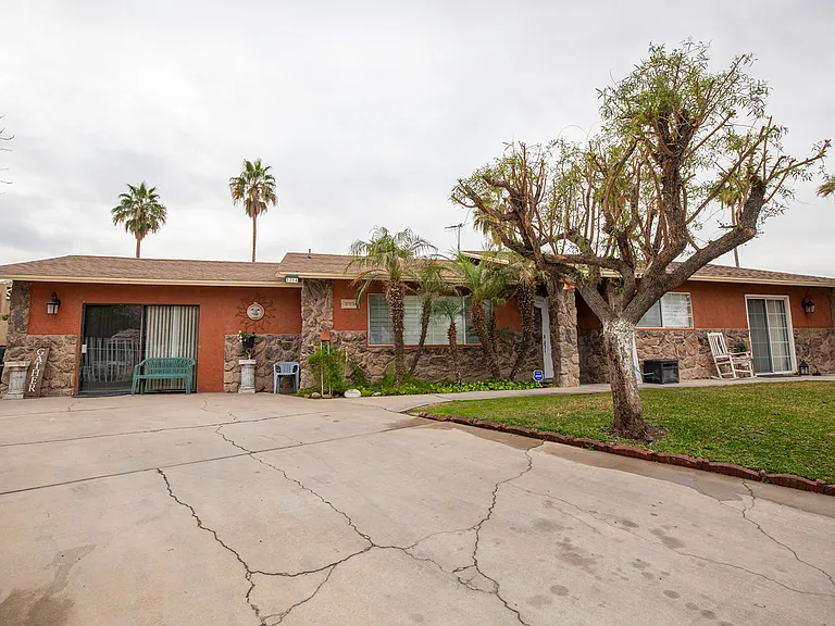 1714 Elena Dr — Photo 3