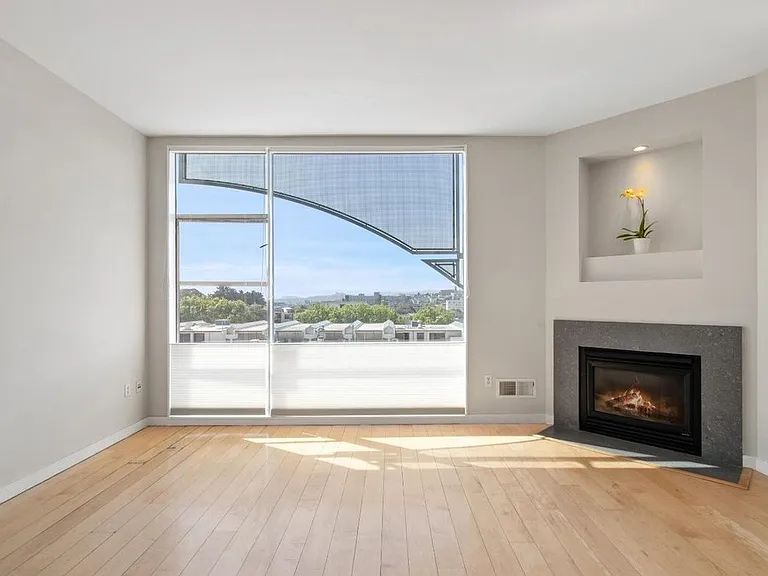 1600 Webster St #409 — Photo 2