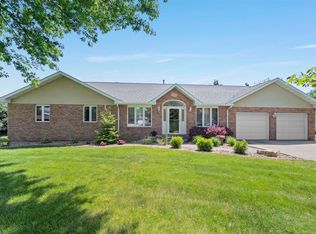 10400 Shane Ct, Dubuque, IA 52003