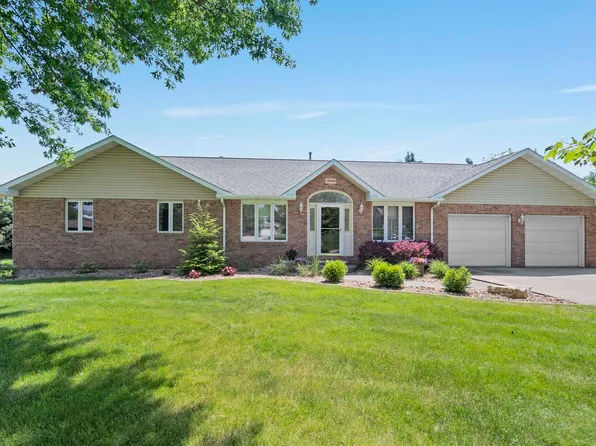 10400 Shane Ct, Dubuque, IA 52003
