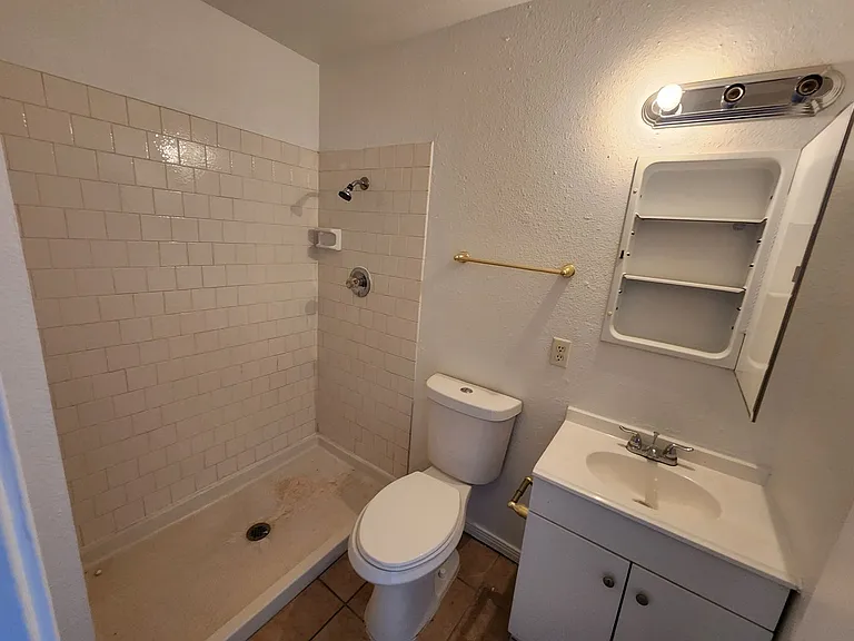 1705 Breckenwood Ct #4 — Photo 11
