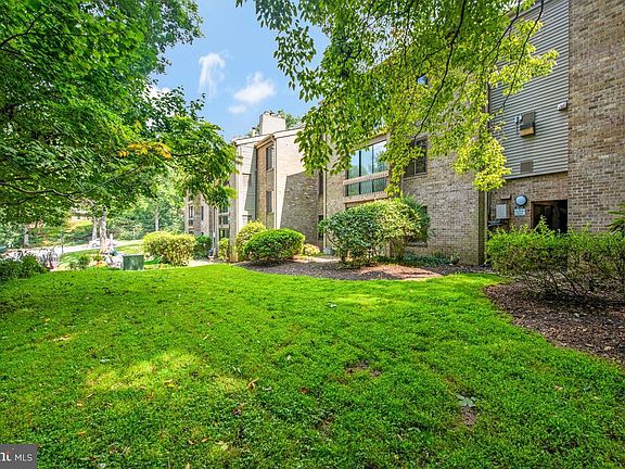 4th image of 10572 Twin Rivers Rd Unit C-2