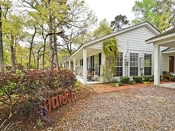 Drive up and appreciate the great curb appeal.