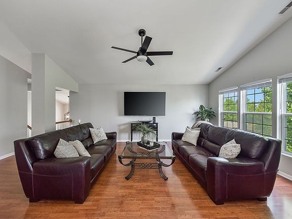 3rd image of 3187 Bromley Ln