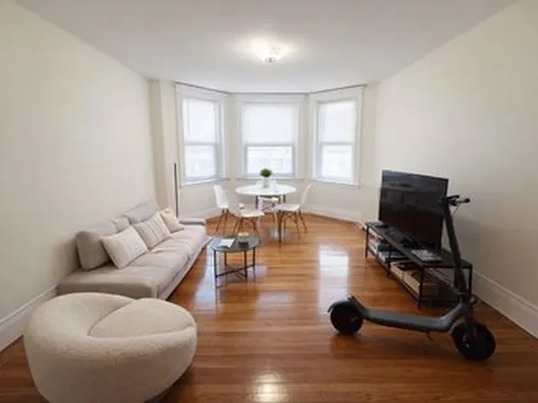 22 Euston St APT 2, Brookline, MA 02446