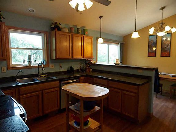 4th image of 2864 Water St NE