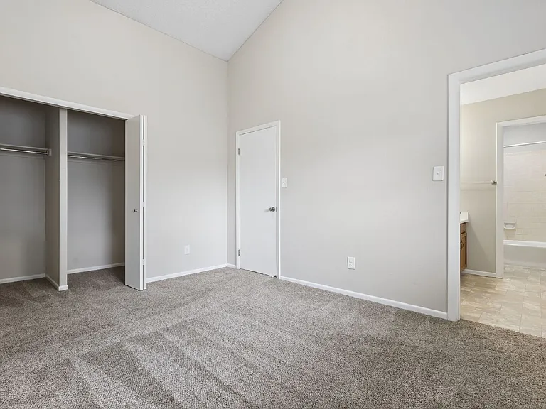 2390 Middleton Ct — Photo 12