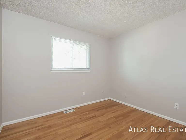 730 S Oakland St — Photo 28