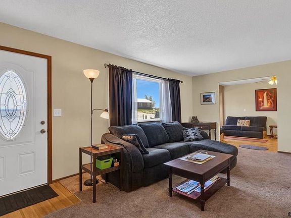 4th image of 135 Garden Dr