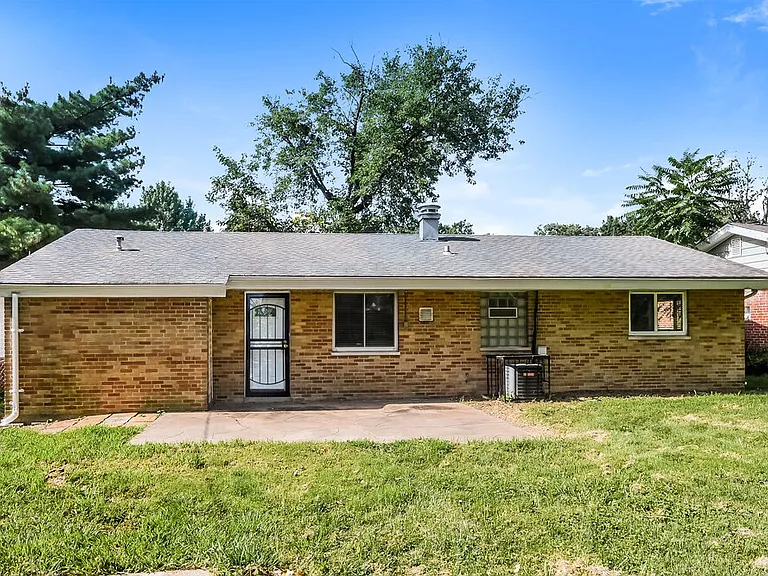 933 Lebon Dr — Photo 15