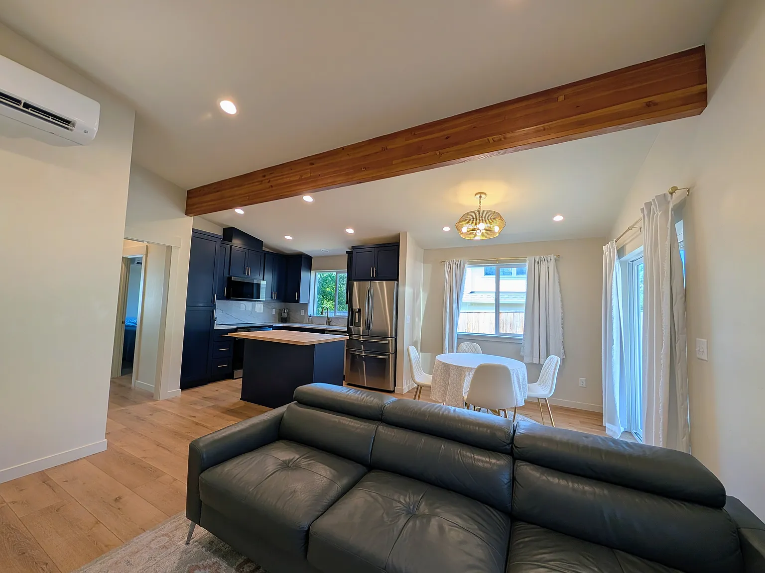 2 bed, 800 sqft, $2,500 — Photo 4
