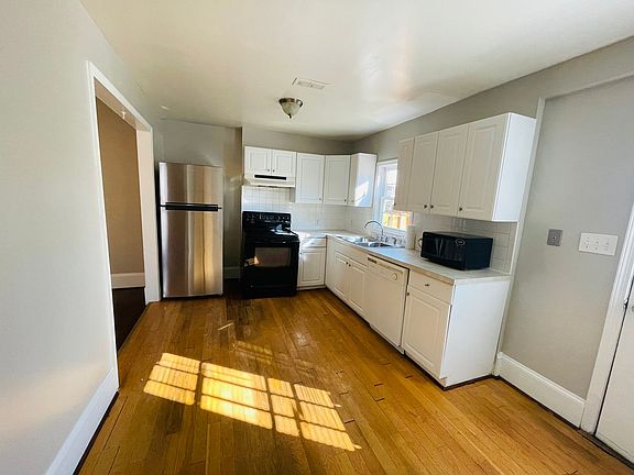5th image of 307 N 33rd St