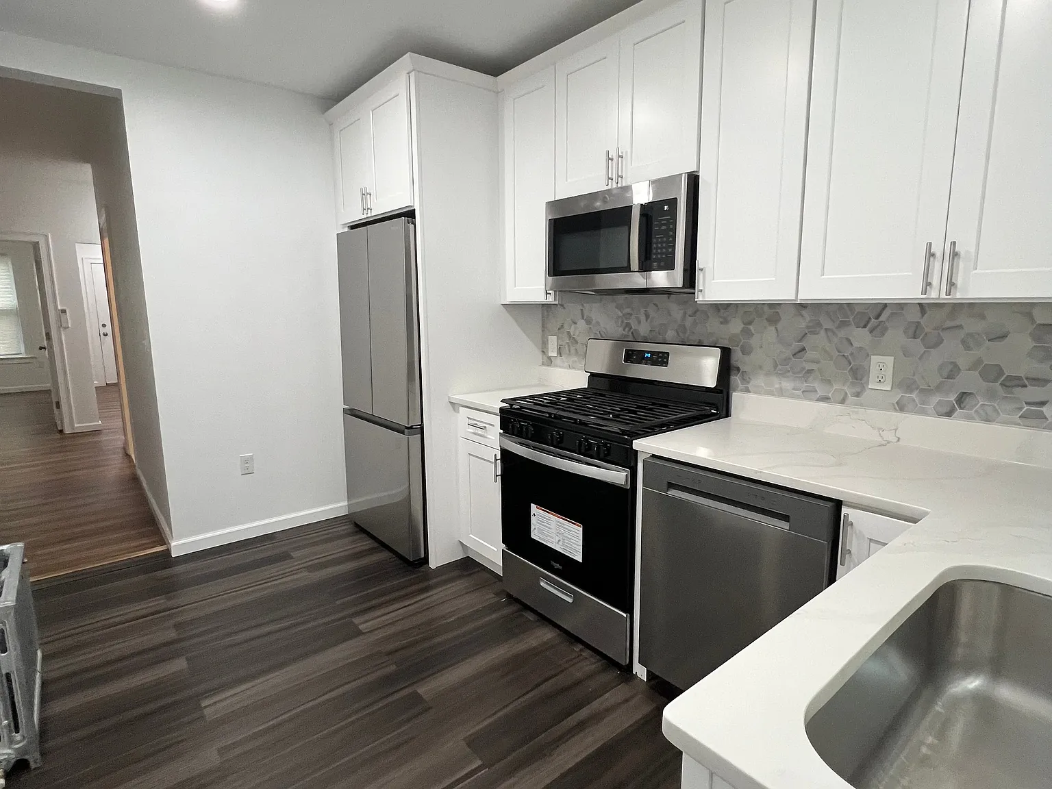 5 bed, 3.0 bath, $3,800 — Photo 3