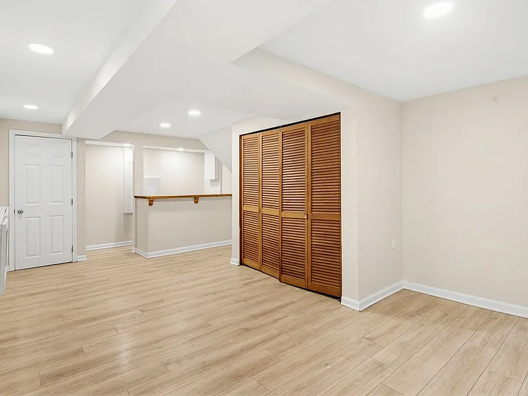 9717 Hedin Dr — Photo 12