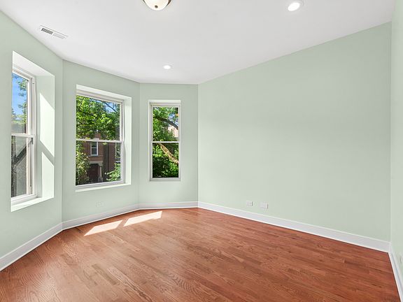 3rd image of 2610 W Evergreen Ave #2