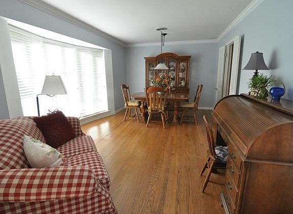 2nd image of 3206 Pecan Ln