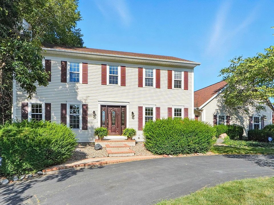 1st image of 805 Hickory Ln