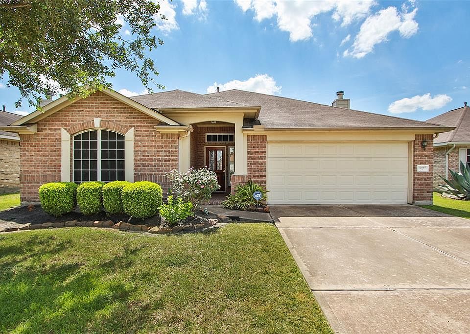 Welcome Home to 12607 Taylorwood Ln!