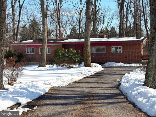 7425 Hawkins Dr, Hanover, MD 21076