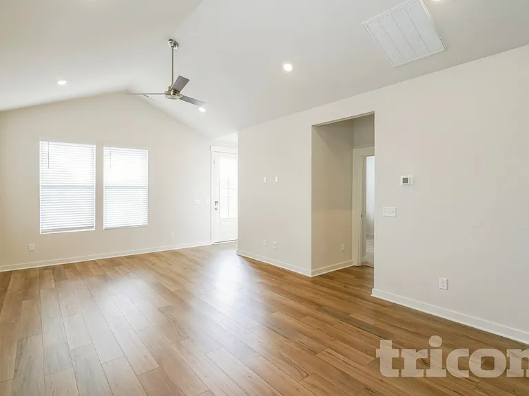361 Park Glen Dr — Photo 2