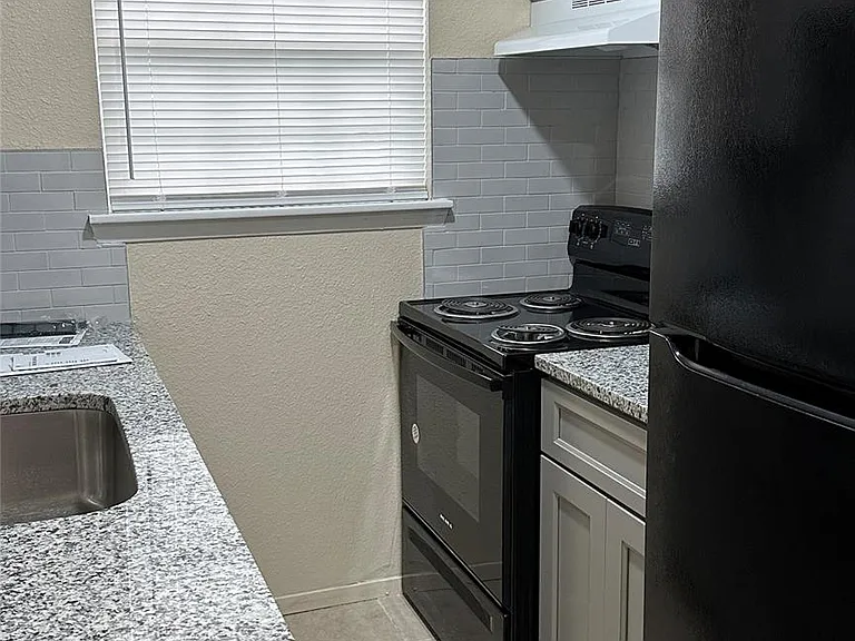 1231 N Lbj Dr #9 — Photo 5