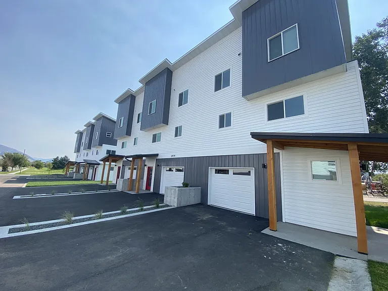 2979 Fen Way #B — Photo 2