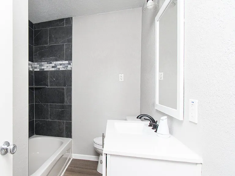 605 N Main St — Photo 10