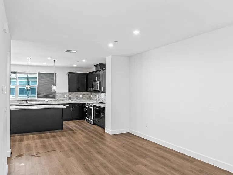 1744 Pedrozzi Cmn — Photo 10