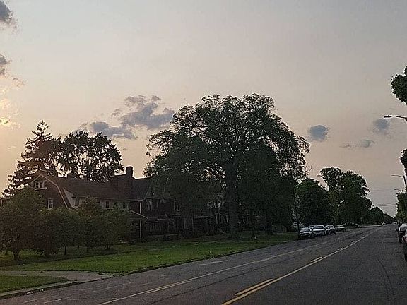 5th image of 1196 E Grand Blvd