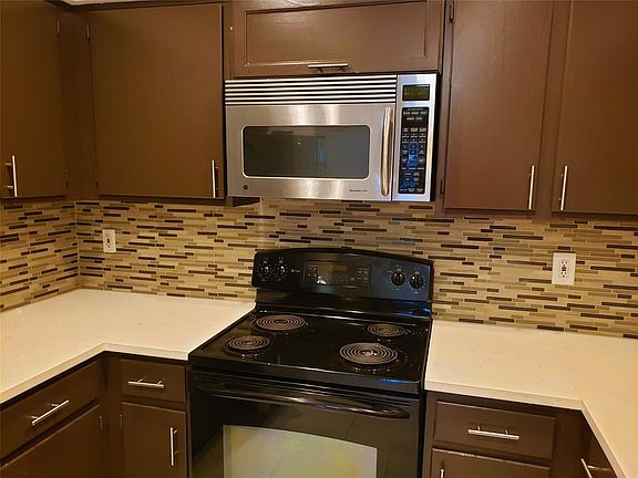 4th image of 916 Hilltop Dr #D