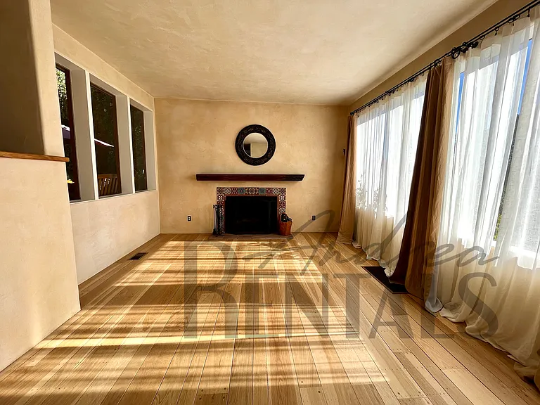 111 El Camino Real — Photo 8