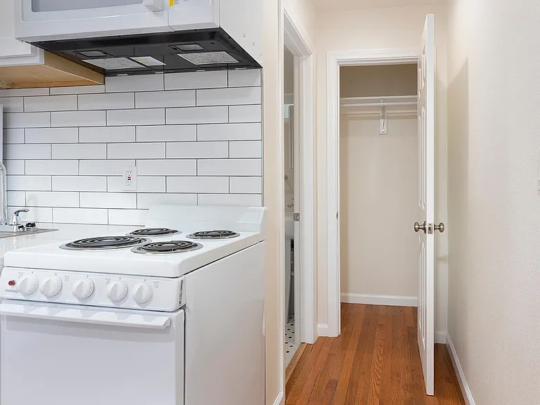 217 W 10th St #B — Photo 8