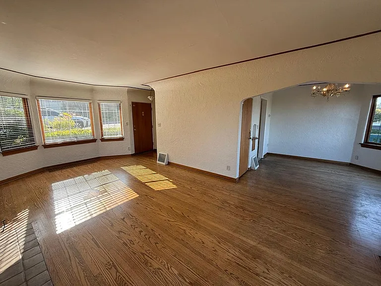 2466 Montavista Pl W — Photo 7
