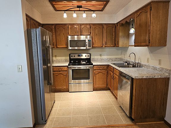 4th image of 1022 W Catalpa St